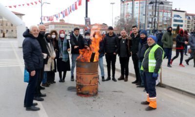 Kent meydanına soba kurdular öyle ısındılar