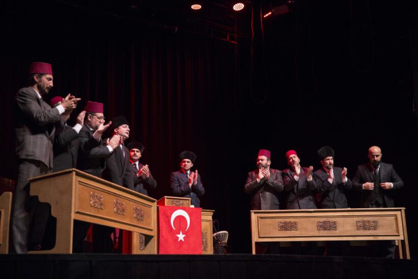 Milli şaire duygusal anma