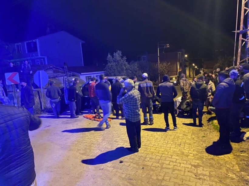 Süratli cip, virajı alamayarak bahçe duvarına girdi.