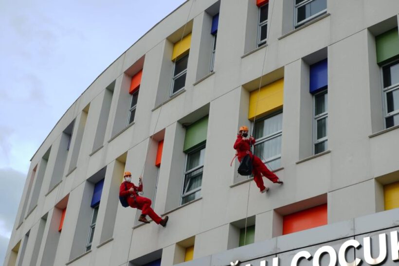 Lösemili çocuklara sürpriz