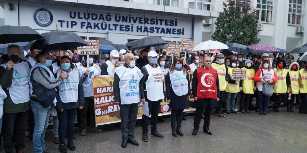 Sağlık çalışanları yurdun dört bir yanında iş bıraktı