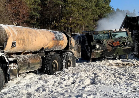 Almanya’da tır ABD askeri araç konvoyuna daldı