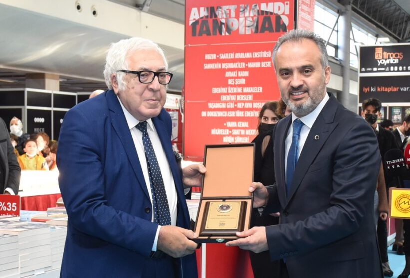 Bursalı kitap kurtları fuara akın etti