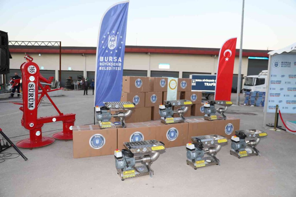 Büyükşehir’den tarımda makineleşmeye destek