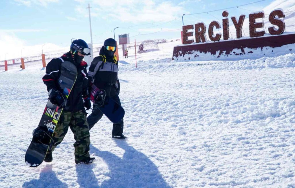 Erciyes’te kayak sezonu açıldı