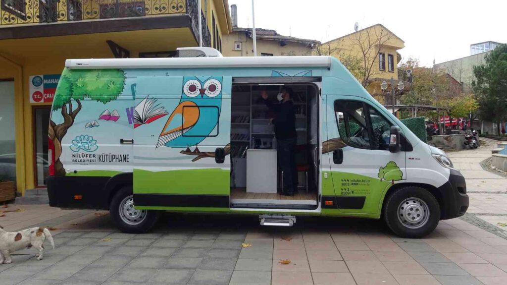 Gezici Kütüphane, 36 mahalleyi geziyor