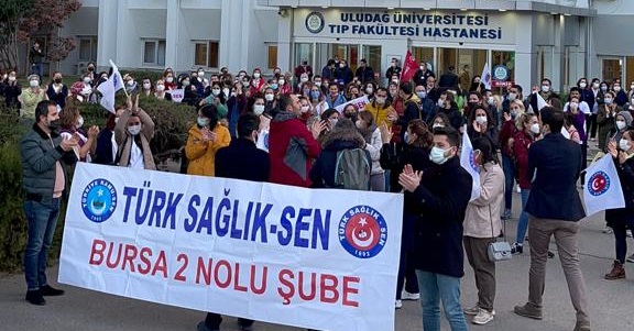 Sağlıkçılar haklarını istiyor!