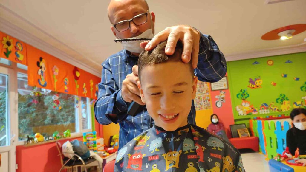 Kuaförü oyun parkına çevirdi!