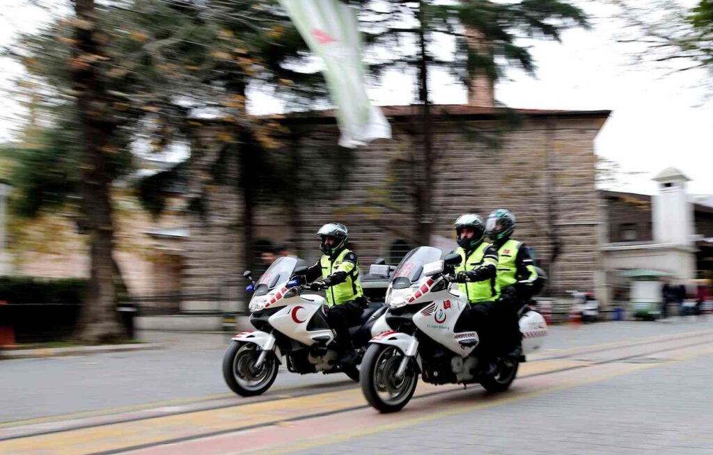 Motosikletli 112 ekipleri hayat kurtarıyor