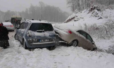 Uludağ yolu çarpışan otolara döndü!