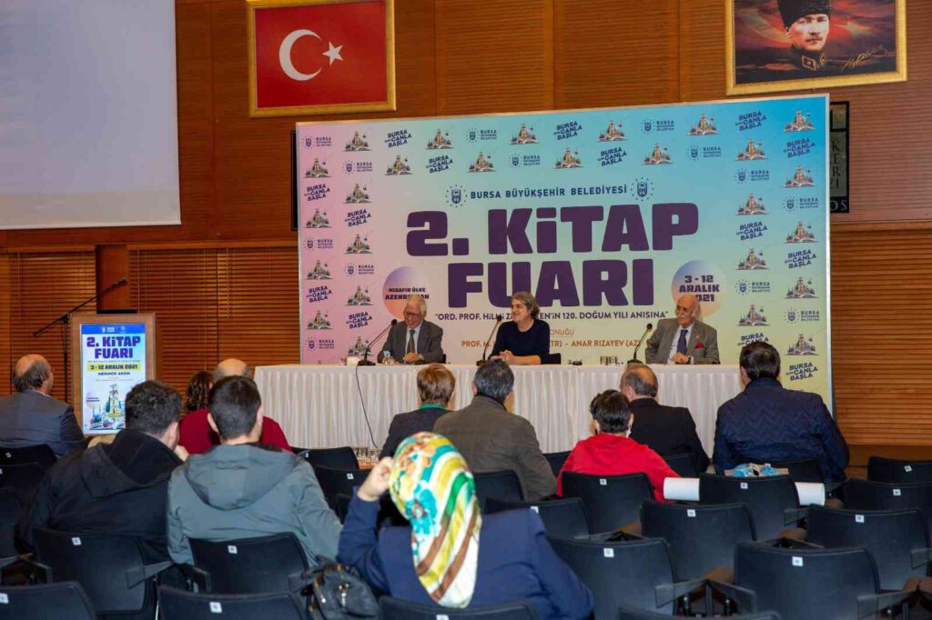 Ünlü yazarlar okurlarıyla buluşuyor