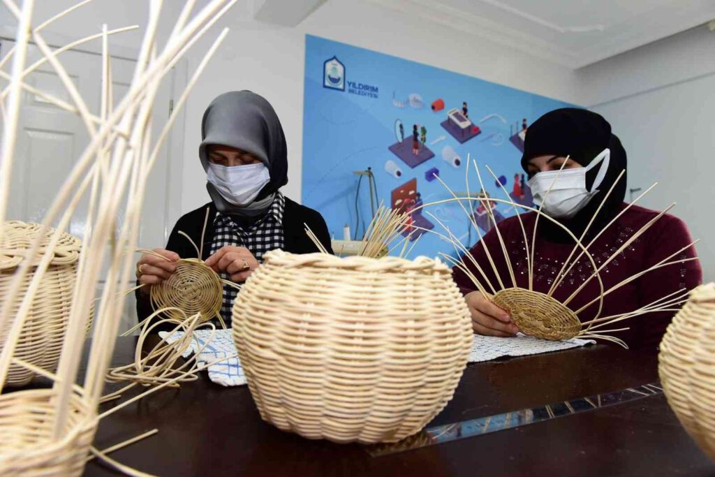 Yıldırımlı kadınlar hem öğreniyor, hem üretiyor