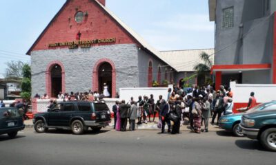 Kilisede izdiham! 30 kişi hayatını kaybetti