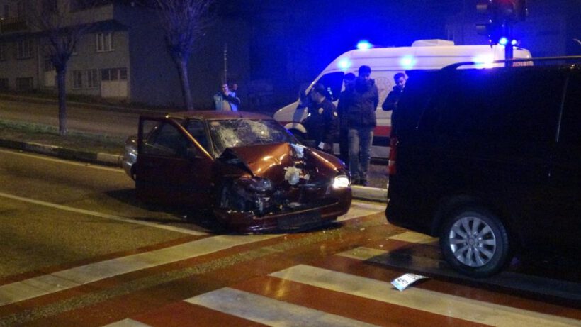 Otomobil arkadan çarptı: 2 yaralı