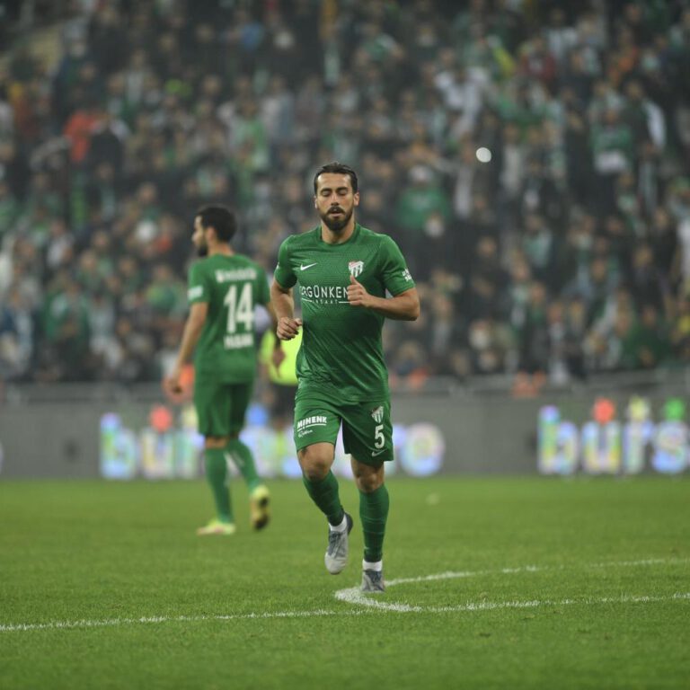 Bursasporlu Emirhan Aydoğan’dan veda