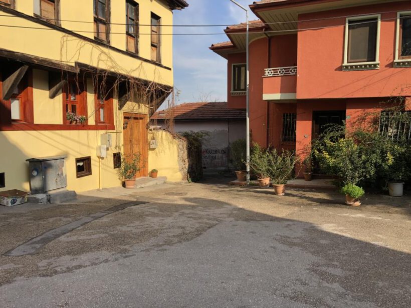 Telefonunu gasp etmeye çalışan adamı öldürdü