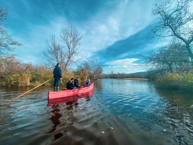 Ünlü oyuncu Karacabey’in doğal güzelliklerini gezdi