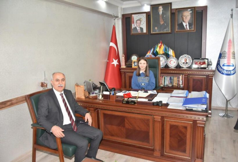 Bu ilçede öğrenciler kaymakam ve başkan oluyor