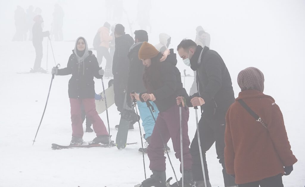 Uludağ’da yoğun sis: Pistler doldu taştı