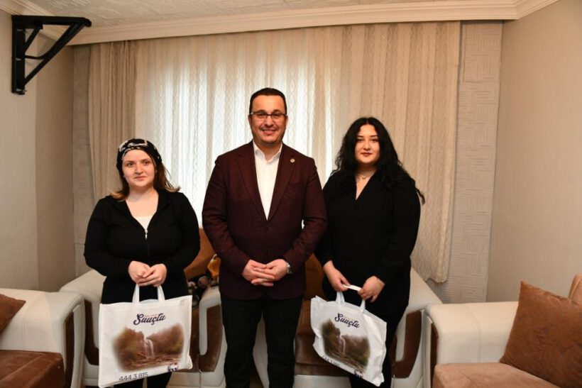 Mustafakemalpaşa’da ilmek ilmek sevgi örüyorlar