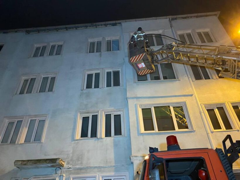 Evde uyuyan genç ekipleri harekete geçirdi