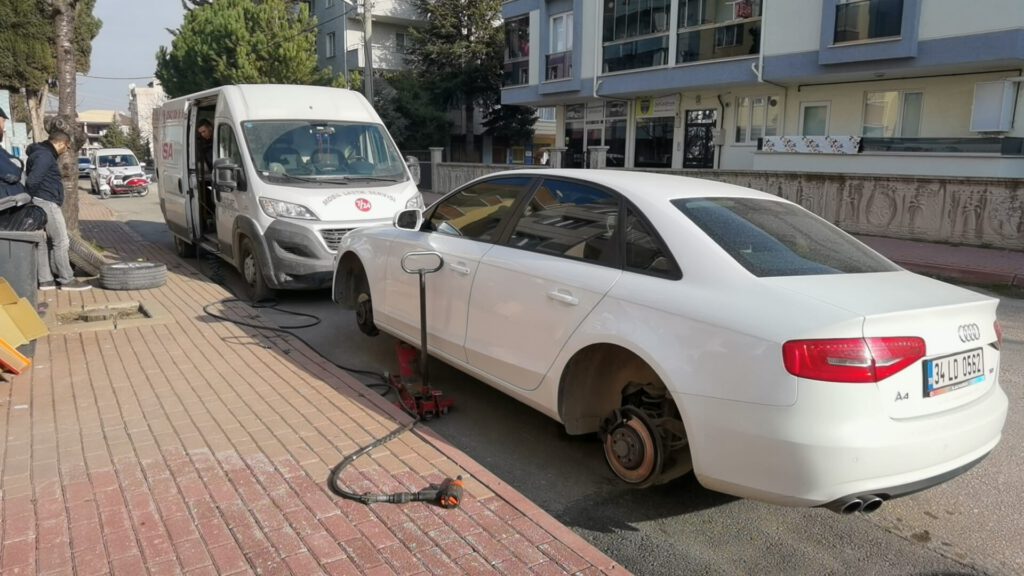 Bursa’da 13 aracın lastiklerini kesip imzasını attı