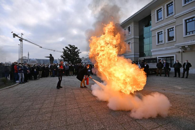 Nefes kesen deprem ve yangın tatbikatı