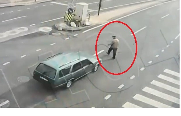 Bursa’da yaşlı adama boş yolda otomobil çarptı