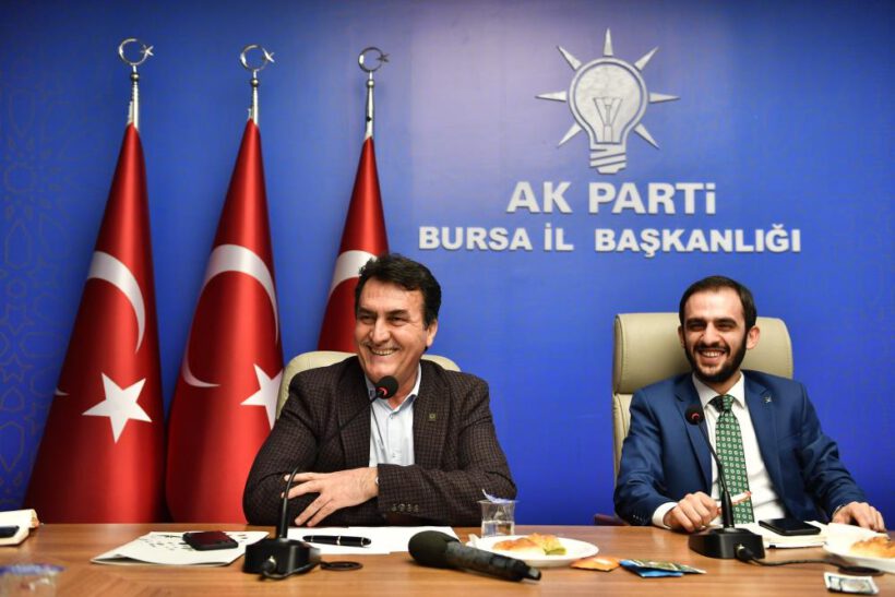 Başkan Dündar, tecrübelerini gençlerle paylaştı