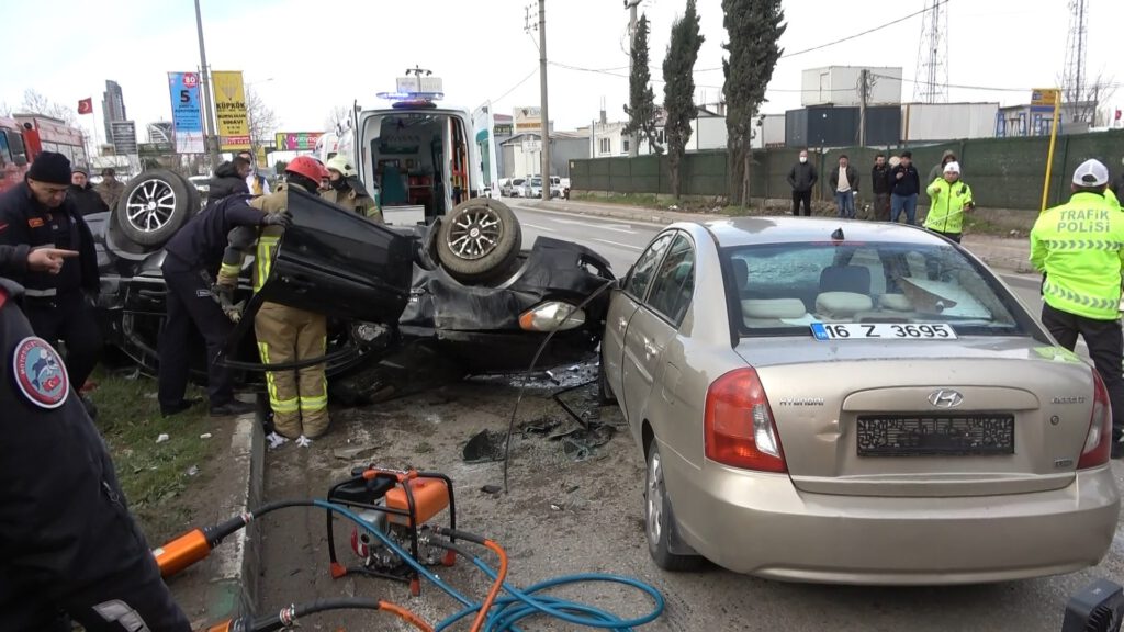 Bursa’da takla atan araçta can pazarı yaşandı