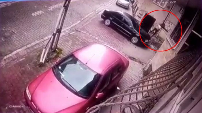 Korkunç anlar: 7. kattan böyle düştü