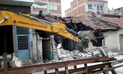 Osmangazi’de metruk bina temizliği devam ediyor
