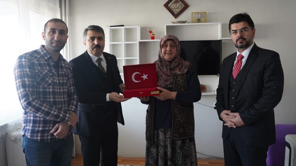 Başkan Yılmaz’dan şehit ailesine ziyaret