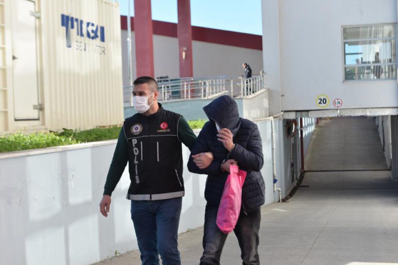 Bal kovasından uyuşturucu çıktı