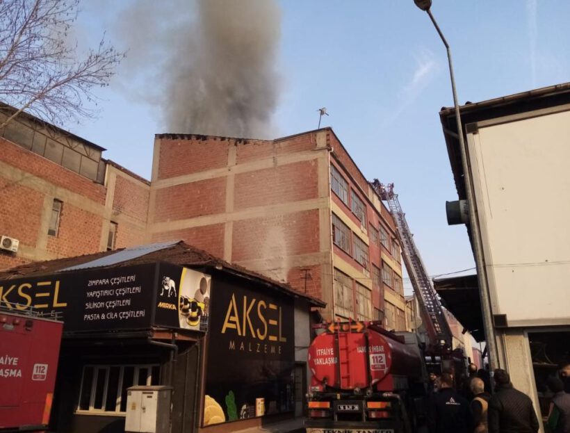 Mobilya imalathanesinde korkutan yangın