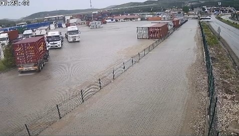 Bir kişinin ölüp, 19 kişinin yaralanmasına sebep olan sürücü tutuksuz yargılama