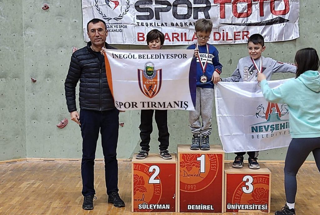 Küçük dağcılar madalyalara ambargo koydu