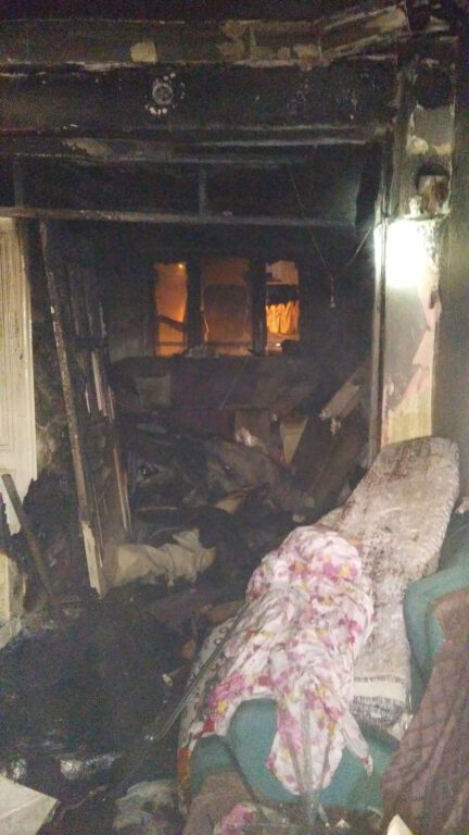 İki katlı evi alevler sardı