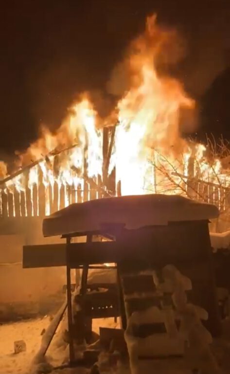 Evi yanan vatandaşa ”Yat kalk dua et” tesellisi