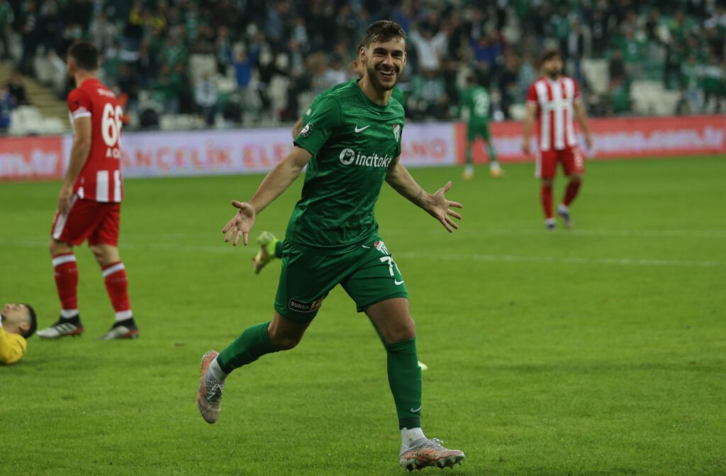 Bursaspor’da eksik futbolcular teknik ekibi düşündürüyor!