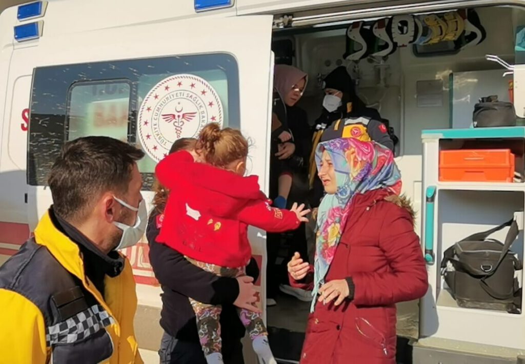 Şeker zannedip fare zehri yediler!