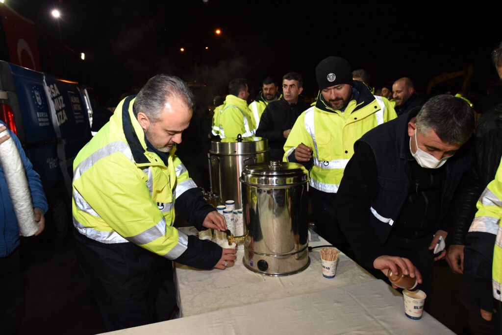 Başkan Aktaş’tan ulaştıran ekibe şantiyede moral ziyareti