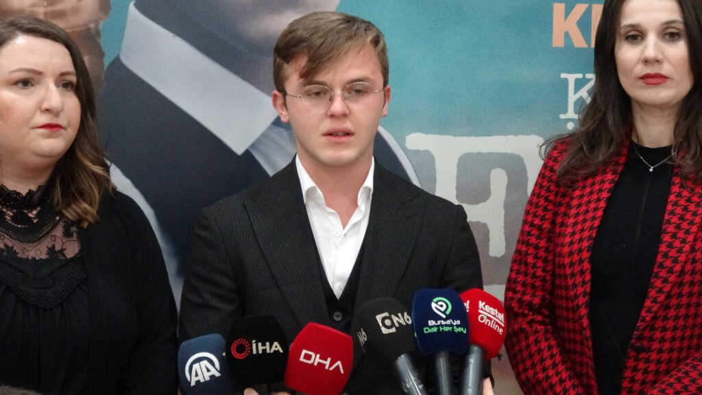 ”Her sabah Eren’in mezarında dua okuyup sete gidiyorduk”