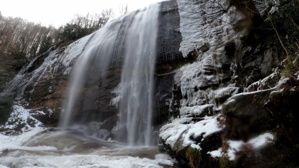 Suuçtu Tabiat Parkı buzlarla kaplandı