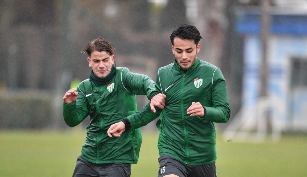 Bursaspor iki grup halinde çalıştı