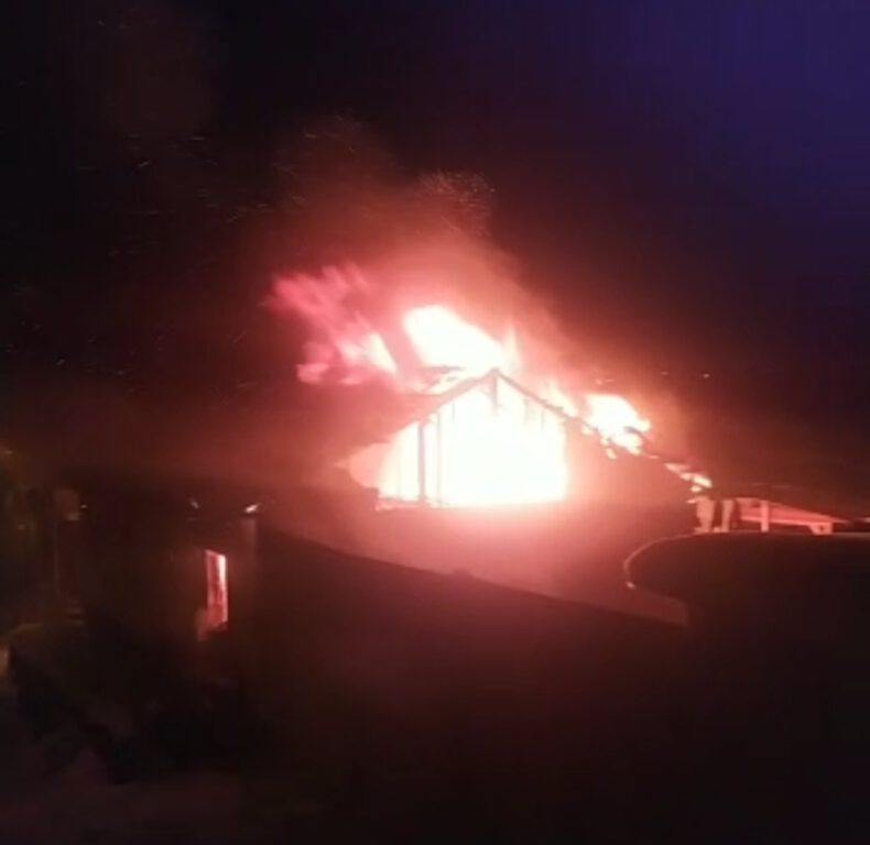 İnegöl’de tek katlı ev alev alev yandı