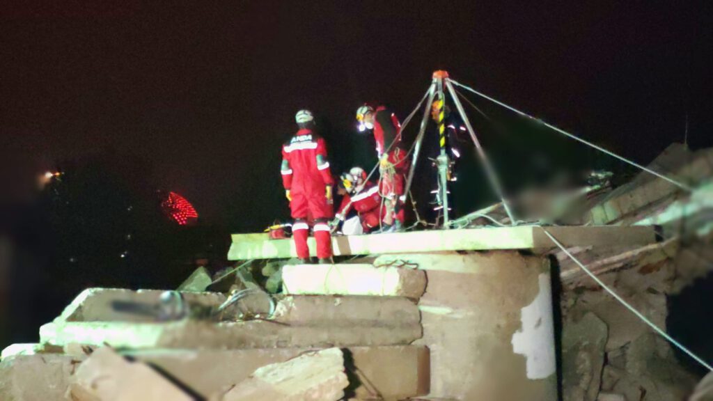 Bursa’da deprem tatbikatı gerçeğini aratmadı