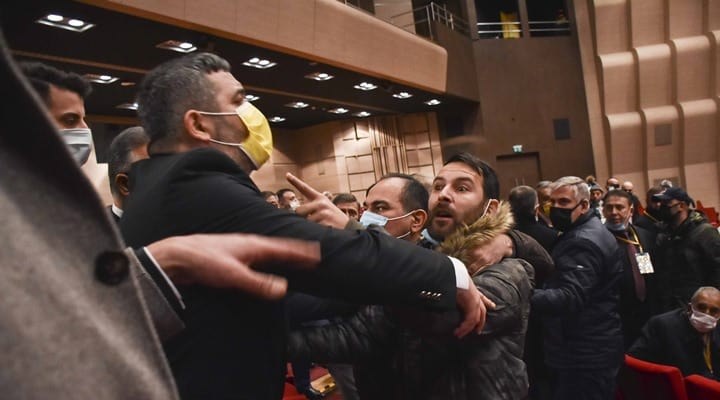 Taksiciler Odası’nda arbede! Başkana idam ipi attı