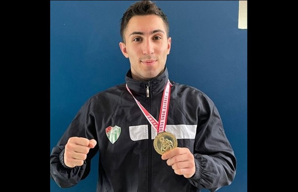 Bursasporlu boksör Yiğit Üs Türkiye şampiyonu oldu