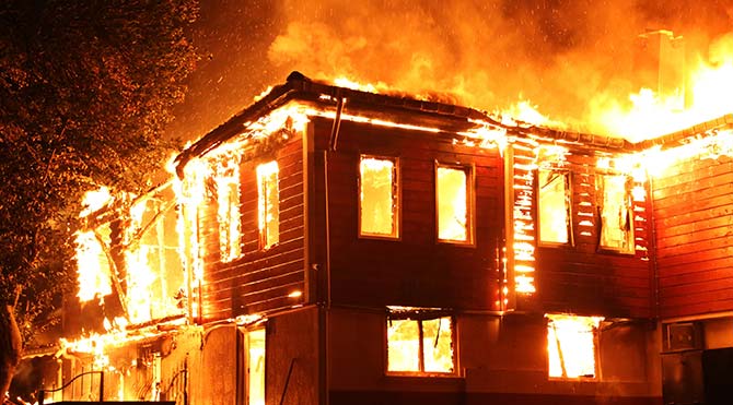 Bursa’da ailesine kızan şahıs evi ateşe verdi, 2 ev küle döndü